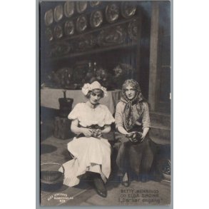 Betty Hennings og Olga Sinding i 
