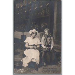 Betty Hennings og Olga Sinding i "Der var engang" - Skuespiller - Postkort - Ubrugt
