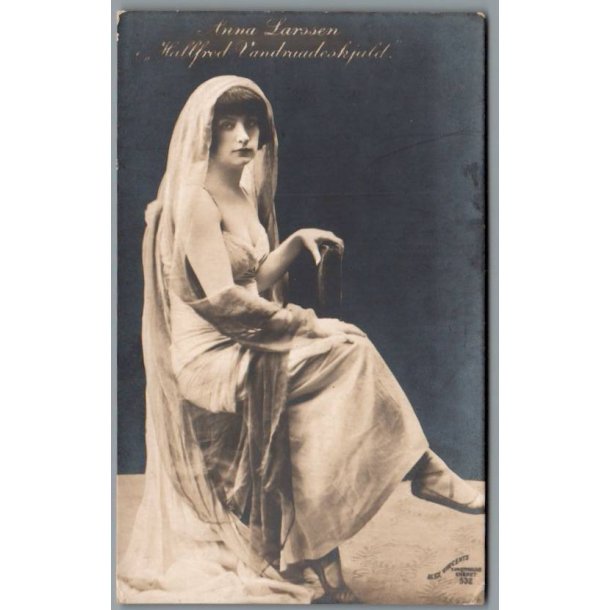 Anna Larrsen i "Halfred Vandraadskjold"- Skuespiller - Postkort - Ubrugt
