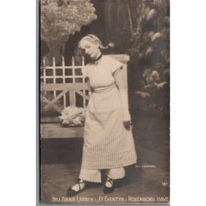 Fru Anna Larsen i 
