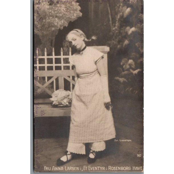 Fru Anna Larsen i "Et Eventyr i Rosenborg Have"- Skuespiller - Postkort - Ubrugt