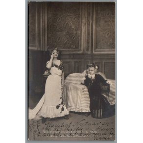 Fru Oda Nielsen og Fru. Math Nielsen i Tante Cramers Testamente