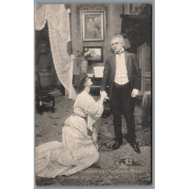 Martinius Nielsen og Augusta Blad i "den skjulte fjende" - Skuespiller - Postkort - Brugt