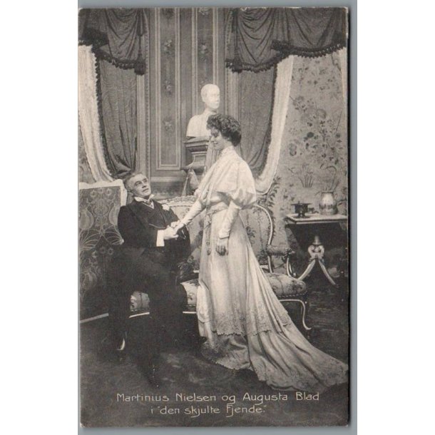 Martinius Nielsen og Augusta Blad i "den skjulte fjende" - Skuespiller - Postkort - Brugt