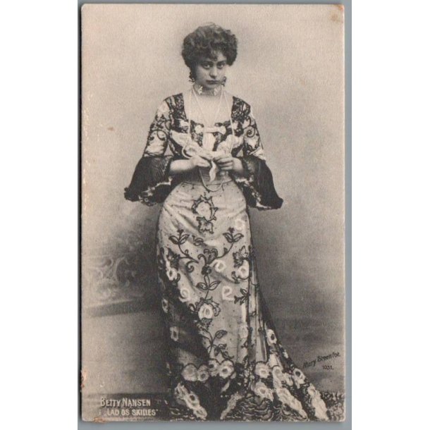Betty Nansen i "Lad os Skilles" - Skuespiller - Postkort - Brugt