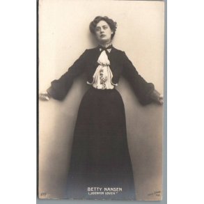 Betty Nansen i Udenfor Loven