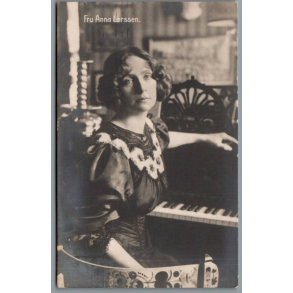 Fru Anna Larssen - Skuespiller - Postkort - Brugt