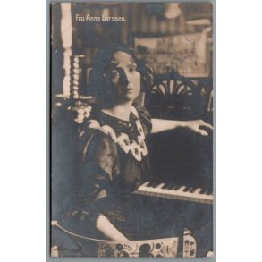 Fru Anna Larssen - Skuespiller - Postkort - Brugt