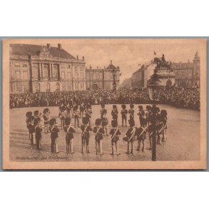 Gardermusik paa Amalienborg - K�benhavn - Postkort - Ubrugt