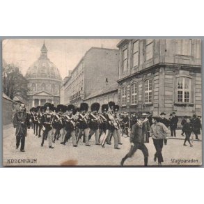 K�benhavn - Vagtparaden - Postkort - Brugt - Plet !
