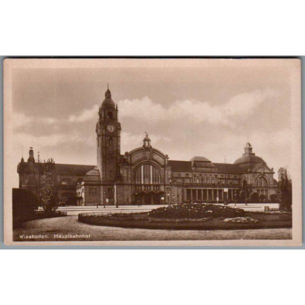 Wiesbaden  - Hauptbahnhof - Ubrugt