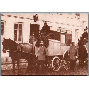 Postvogne og bude foran Aalborg gl. Posthus (ca, 1900) - Postkort - Brugt