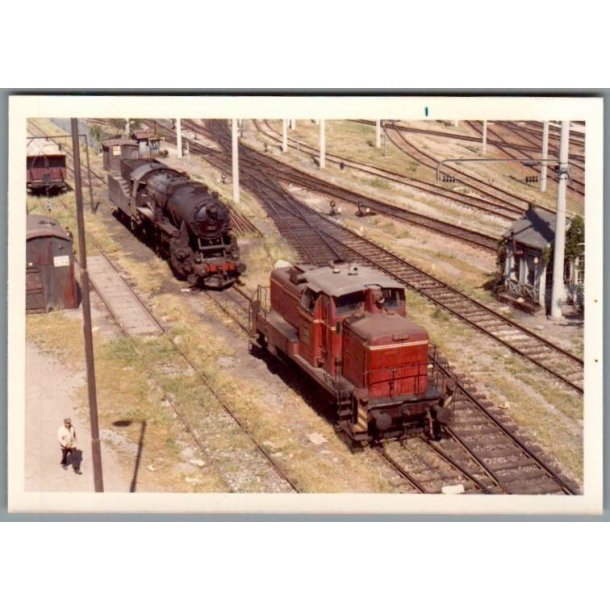 Tog -  TCDD  DH 6 og 56516 - Istanbul - Tyrkiet - Foto