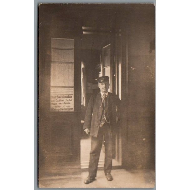 Naar Gardaroben er lukket ... - Banearbejder - Fotokort  - Ubrugt