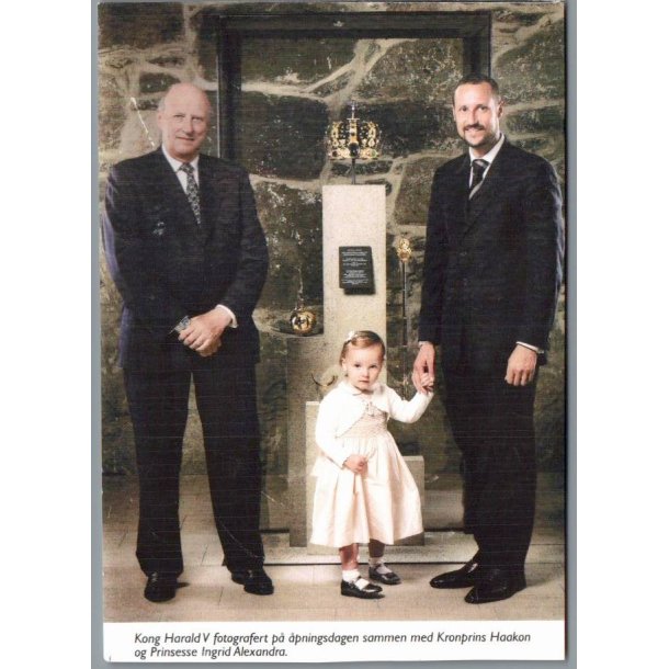 Kong Harald - Kronprins Haakon - Prinsesse Ingrid Alexandra - P� �bningsdagen - Billede u/n