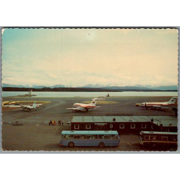 Molde Lufthavn - Norge - Ubrugt - Nlehul !