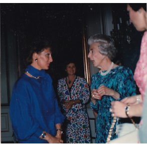 Royalt Besg fra Norge - Prinsesse Sonja - Dronning Ingrid - Royale Pressefoto Elfelt 12x12 cm.