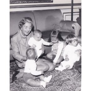 Dronning Ingrid med Brnebrn - Royale Pressefoto Elfelt 14x11 cm. 