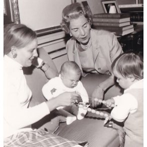 Dronning Ingrid - Prinsesse Margrethe - Joachin og Frederik - Royale Pressefoto Elfelt 11x12 cm.