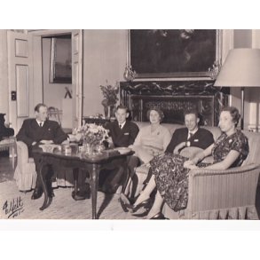 Prins Knud med Familie - Royale Pressefoto Elfelt 15x11 cm.