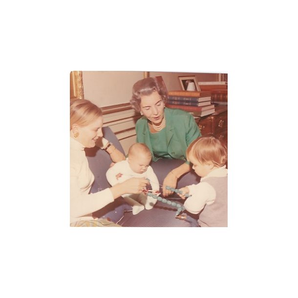 Dronning Ingrid - Prinsesse Margrethe - Joachin og Frederik - Royale Pressefoto Elfelt 11x10 cm.