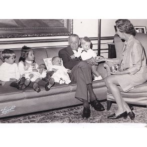 Kong Frederik - Dronning Ingrid - 3 Grske Brnebrn - Joachin - Gustav Pressefoto Elfelt 22x16 cm. 