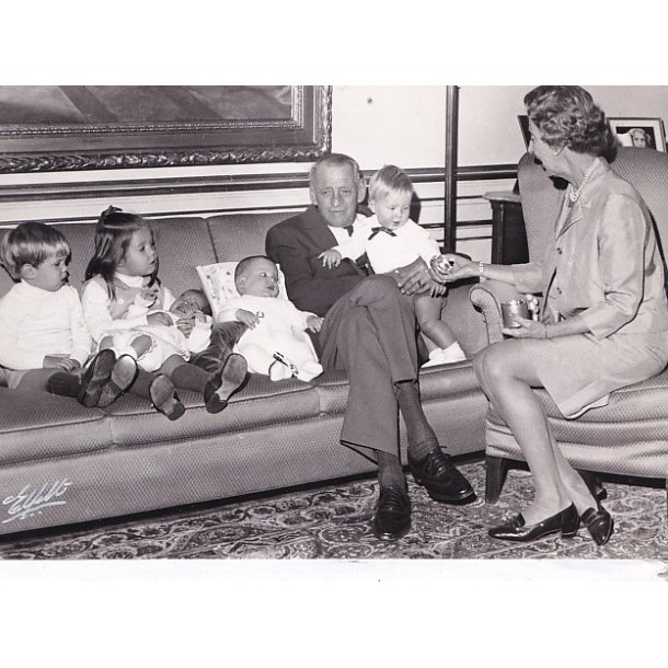 Kong Frederik - Dronning Ingrid - 3 Grske Brnebrn - Joachin - Gustav Pressefoto Elfelt 22x16 cm. 