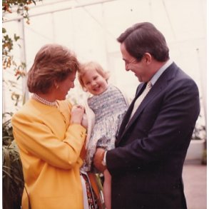 Kong Konstantin  - Dronning Anne Marie - Prinsesse Alexia - Royale Pressefoto Elfelt 12 x 12 cm.