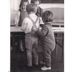 Dronning Ingrid og Brnebrn - Royale Pressefoto Elfelt 16x22 cm.