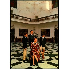 Den Kongelige Familie p Fredensborg Slot - Grndlund 10 - 12x17 cm. - Ubrugt