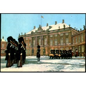 K�benhavn - Den Kongelige Livgarde p� Amalienborg Slotsplads - Gr�nlund T 80