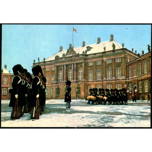 K�benhavn - Den Kongelige Livgarde p� Amalienborg Slotsplads - Gr�nlund T 80