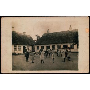 Forleden dag da jeg var ude at lege kom Fotografen forbi !! - Fotokort u/n -Brugt