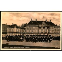 K�benhavn - Vagtparaden paa Amalienborg Slotsplads - Theills Kunstforlag 167