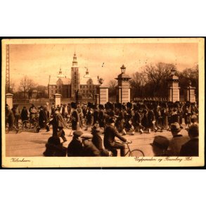 Kbenhavn - Vagtparaden og Rosenborg Slot - Kunstico 672