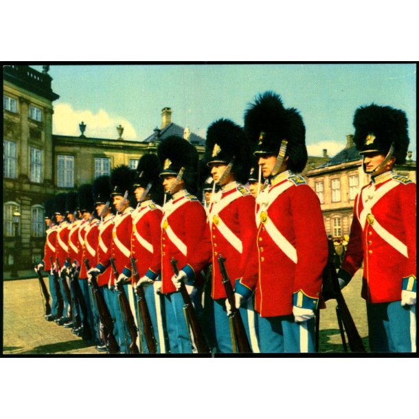 Kbenhavn - Vagtparaden p Amalienborg - Rudolf Olsen 56