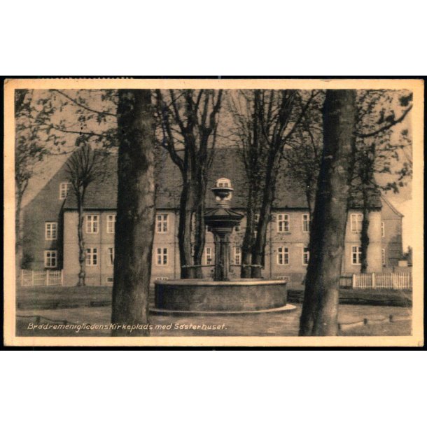 Br�dremenighedens Kirkeplads med S�sterhuset - V. Martensen 78663 - Brugt