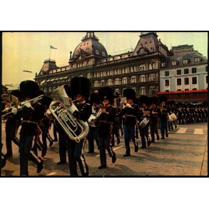 Den kongelige livgarde passerer Magasin - Vagn Rasmussen u/n - Ubrugt