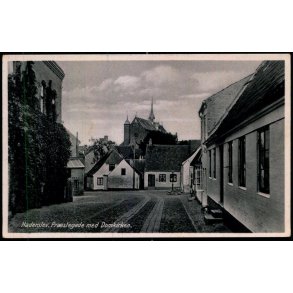 Haderslev - Pr�stegade med Domkirken - Rudolf Olsen 572 - Brugt