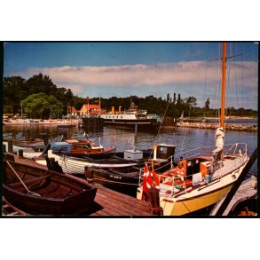 Rrvig Havn med frgen til Hundested. -  Turistforlaget 815 - Brugt