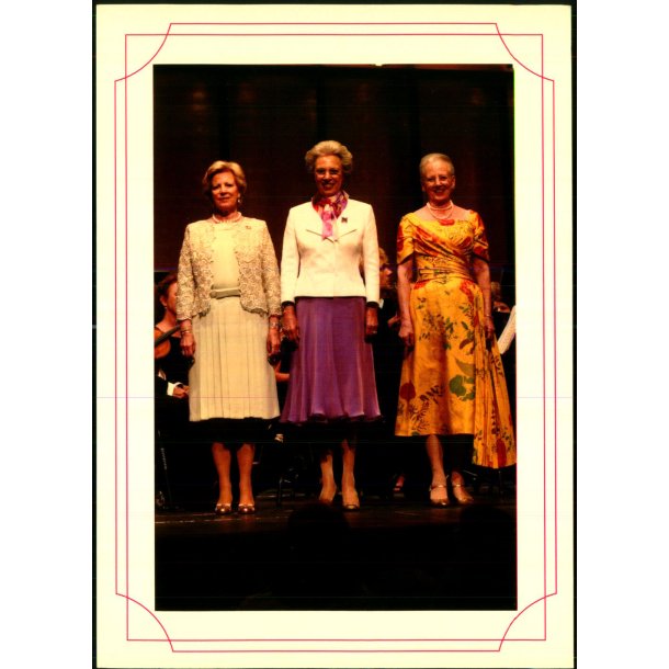 Dronning Margrethe - Prinsesse Benedikte - Dronning Anna Mari - dkroyalpress 05 - 13x18 cm. - Ubrugt