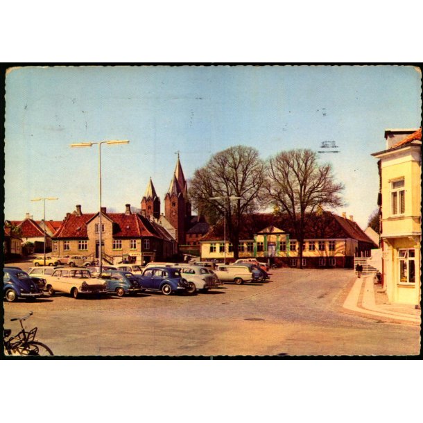 Kalundborg - Torvet med Kirken og Sigrid Undsets Hus - Stender 5601 - Brugt