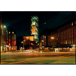 Aarhus - Raadhuset og Banegaardspladsen ved Nat - Stender 149 719 601 - Brugt