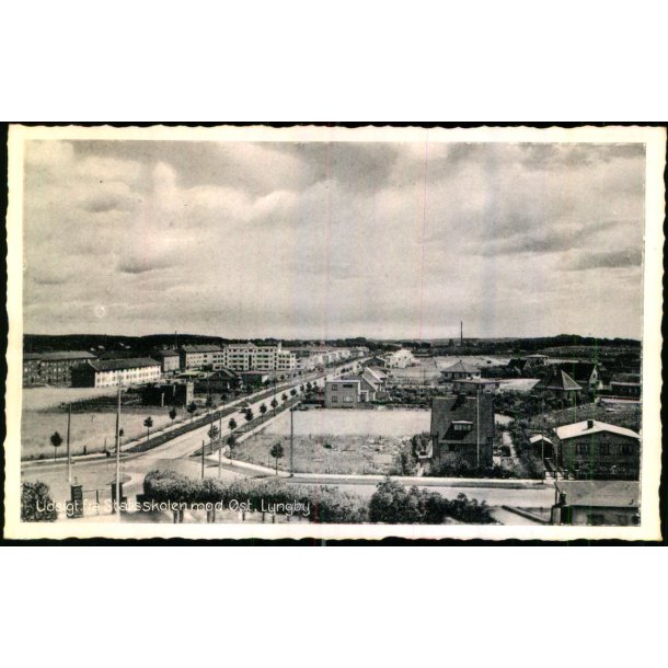 Udsigt fra Statssskolen mod �st - Lyngby - Petersens Bogh. 72046 - Ubrugt - Har v�ret kl�bet op !