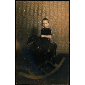 Fotokort Ukendt - Dreng p� Gyngehest - Ubrugt