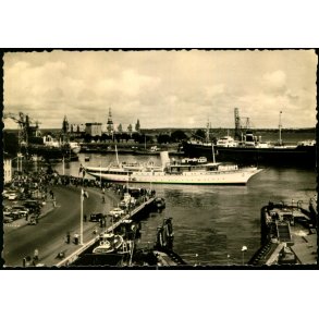 Helsingr - Havnen med Kongeskibet 