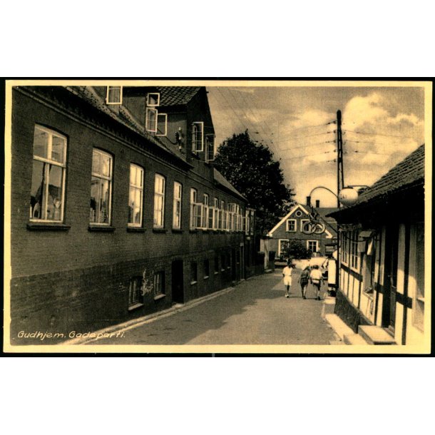 Gudhjem - Gadeparti - Colbergs Bogh. 806