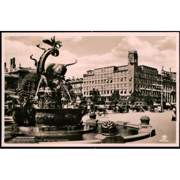 Raadhuspladsen med Dragespringvandet - Alex Vincent 538