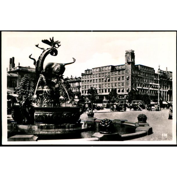 Raadhuspladsen med Dragespringvandet - PAHICO 538