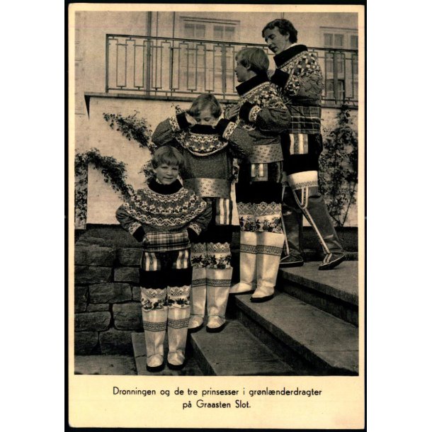  Dronningen og tre Prinsesser i Grnlnderdragter p Grsten Slot - Pressefotografforbundet 6914 